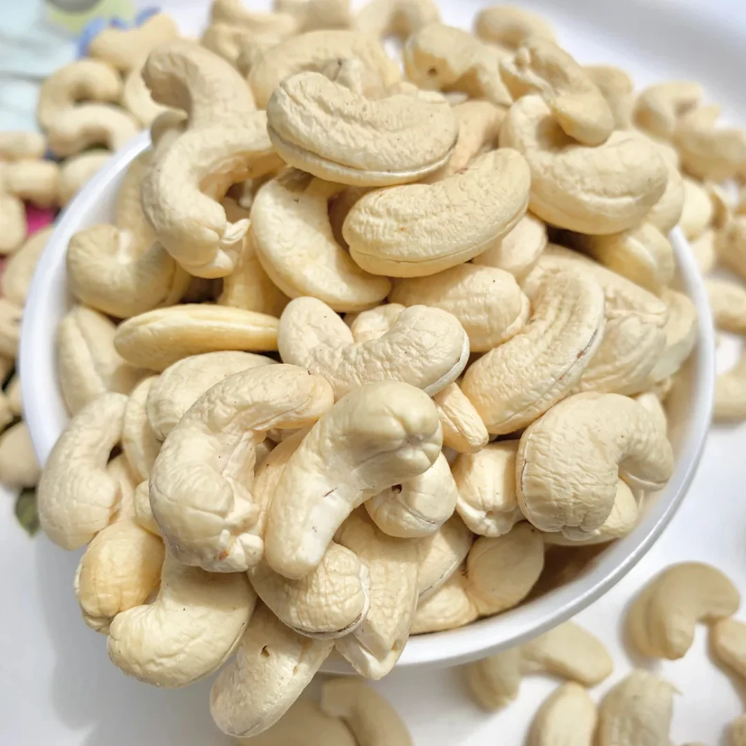 W320 Cashew Kernels